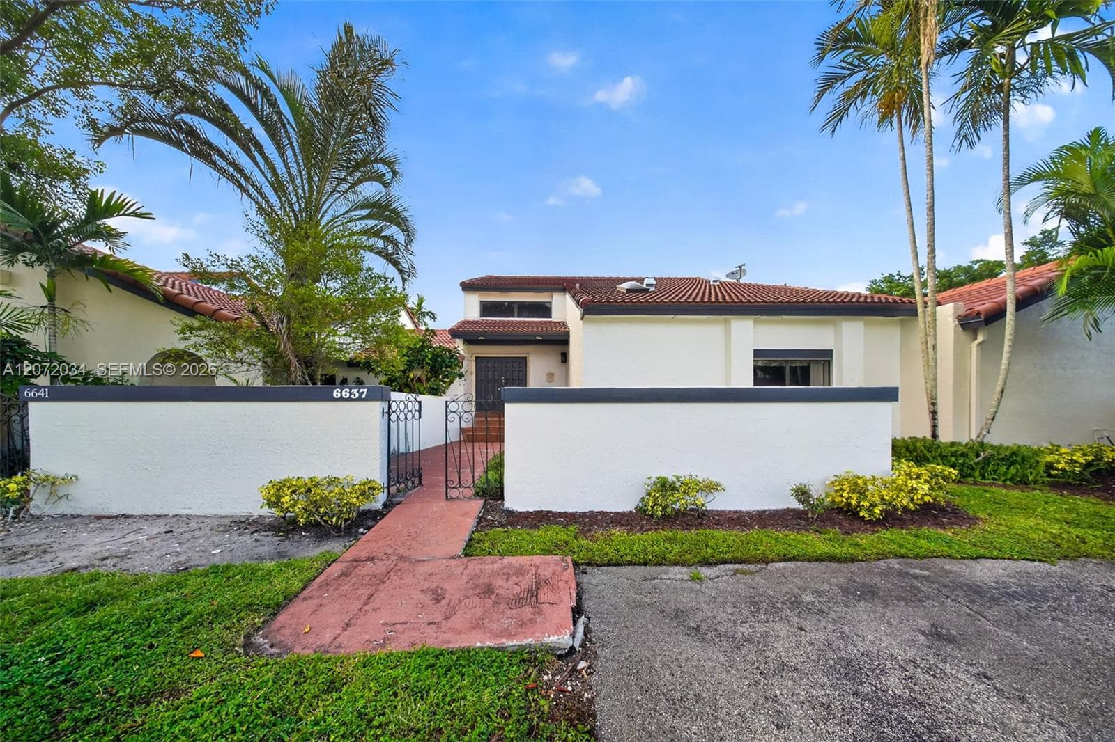 6637 NW 181st Ln, Hialeah, FL 33015 — zdjęcie 2