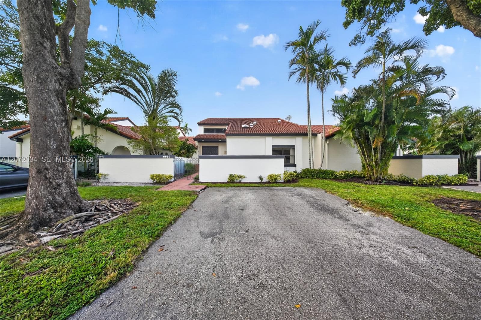 6637 NW 181st Ln, Hialeah, FL 33015