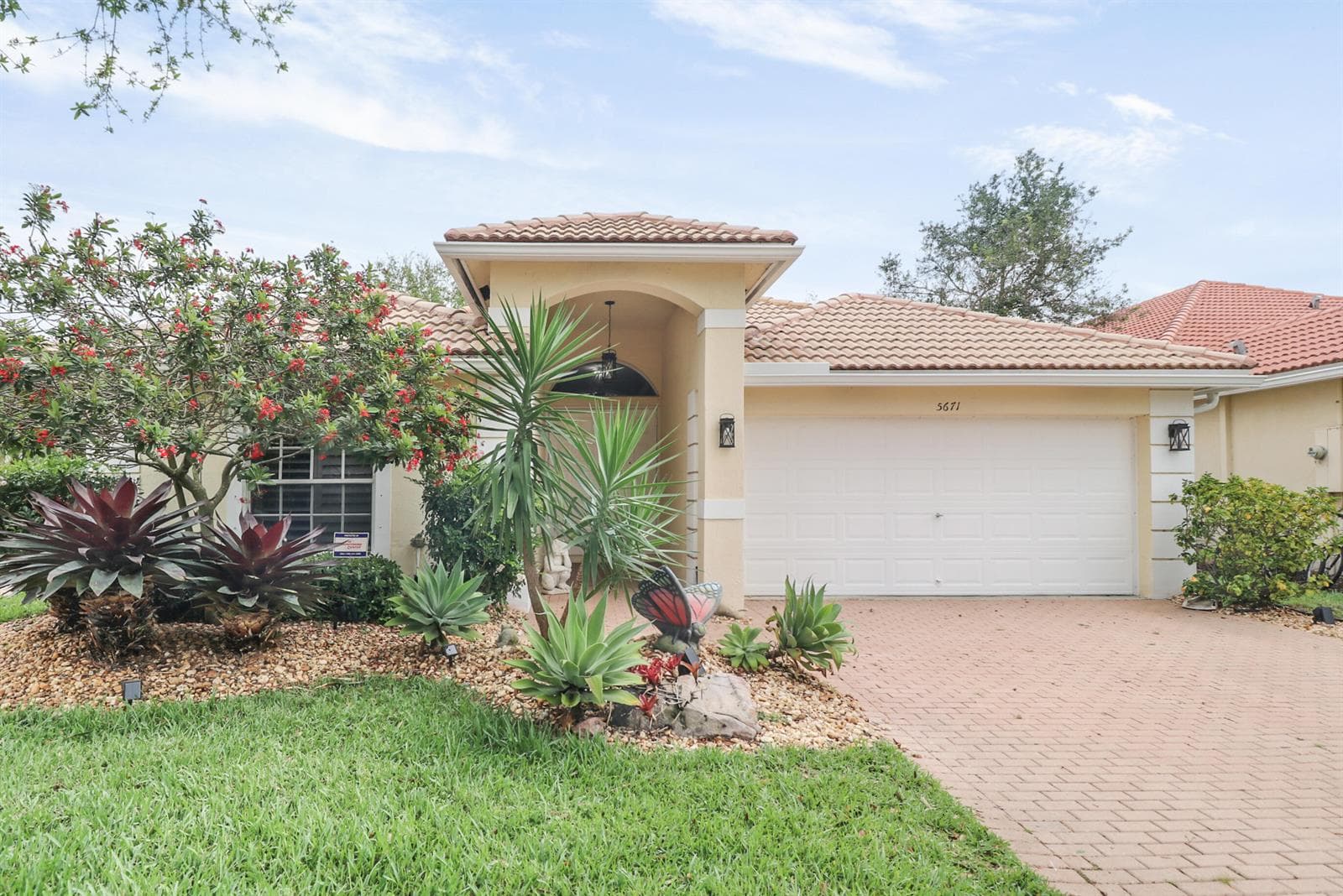 5671 S FOUNTAINS Drive S, Lake Worth, FL 33467 — zdjęcie 2