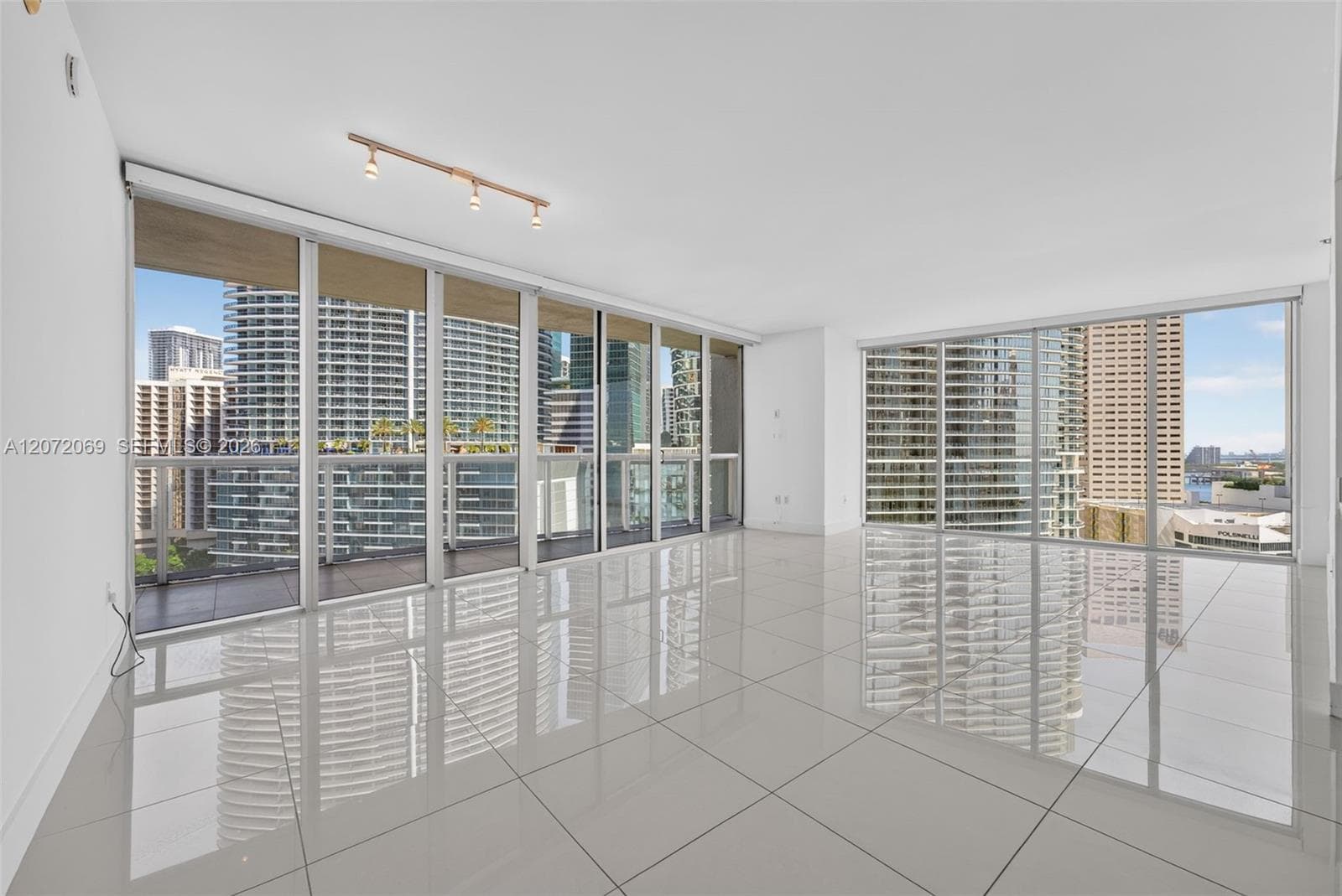 465 Brickell Ave # 1602, Miami, FL 33131 — zdjęcie 3