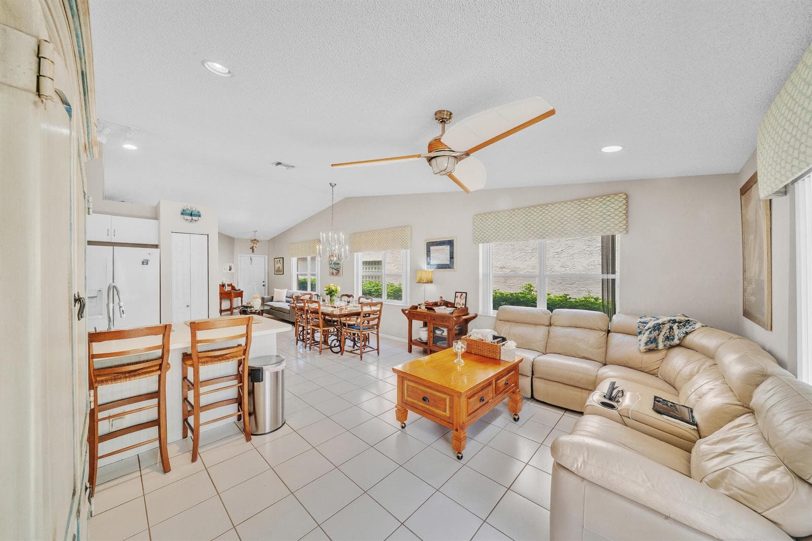 4255 NW 1st Drive, Deerfield Beach, FL 33442 — zdjęcie 5