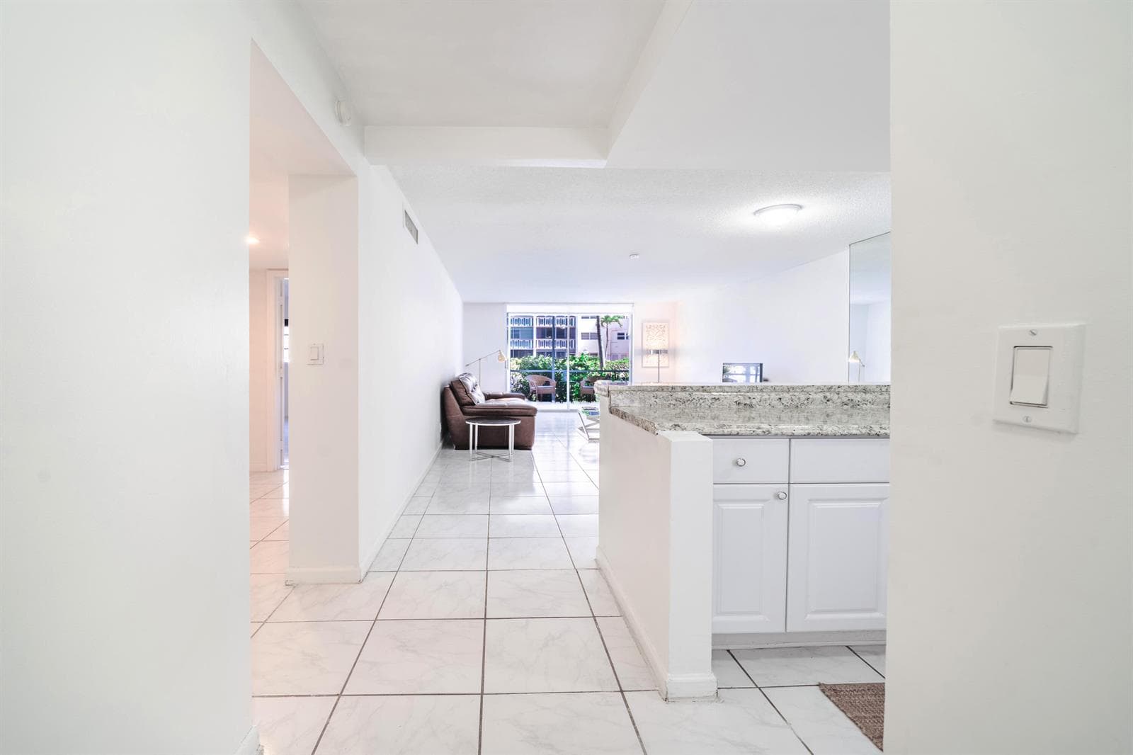 501 NE 14TH Avenue # 103, Hallandale Beach, FL 33009 — zdjęcie 2