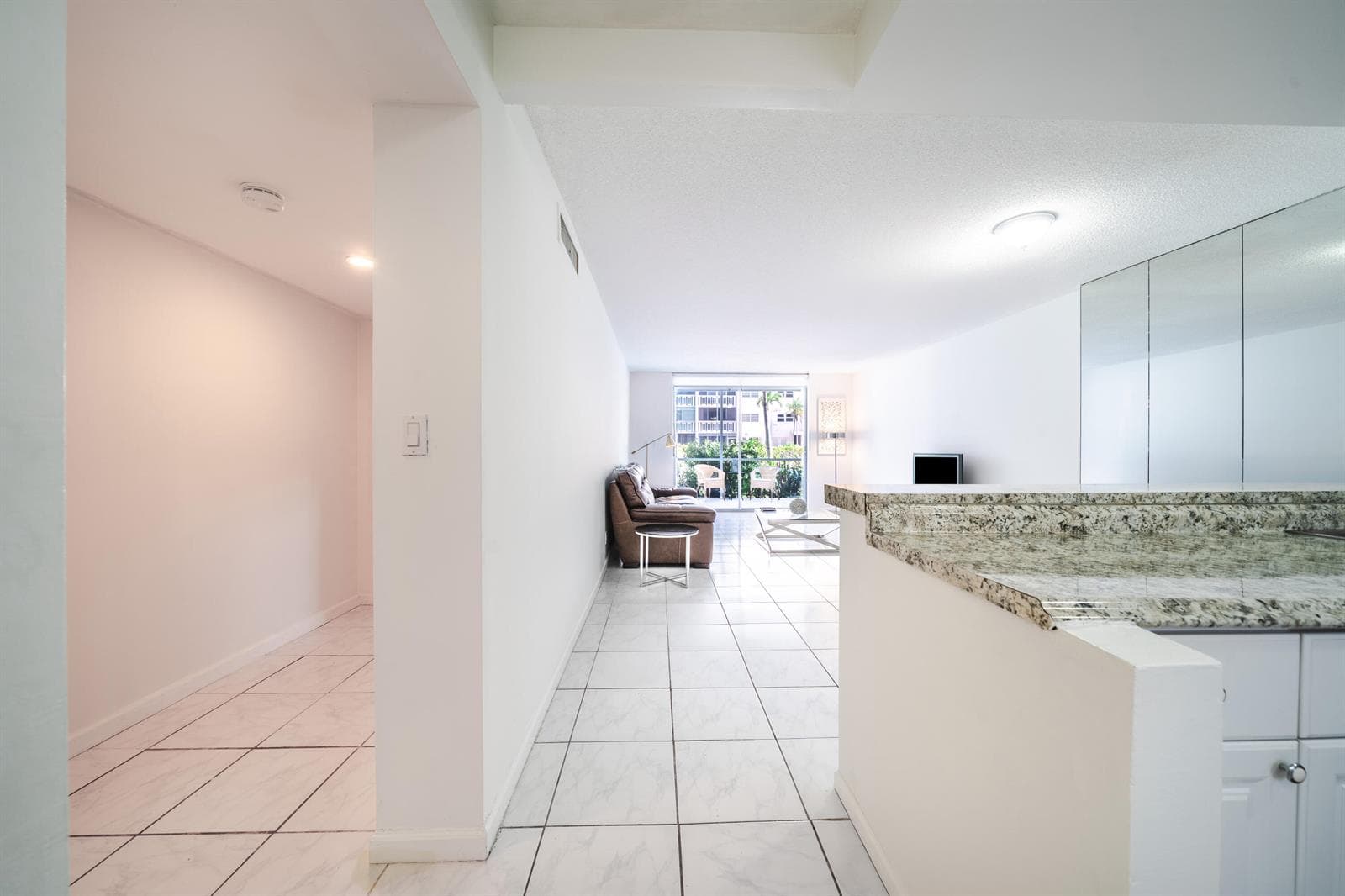 501 NE 14TH Avenue # 103, Hallandale Beach, FL 33009 — zdjęcie 3
