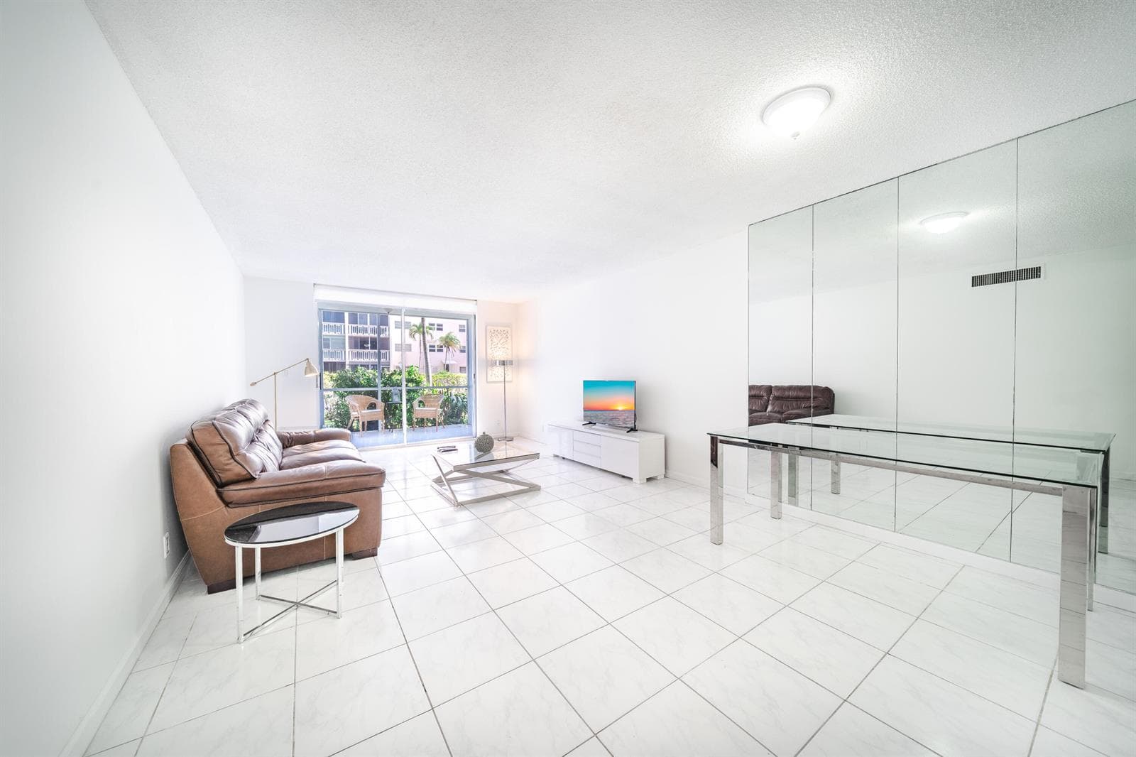 501 NE 14TH Avenue # 103, Hallandale Beach, FL 33009 — zdjęcie 4