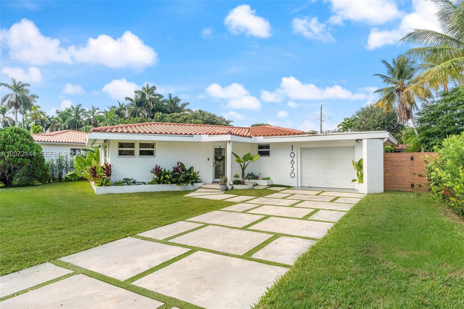 10650 NE 11th Ct, Miami Shores, FL 33138 — zdjęcie 2