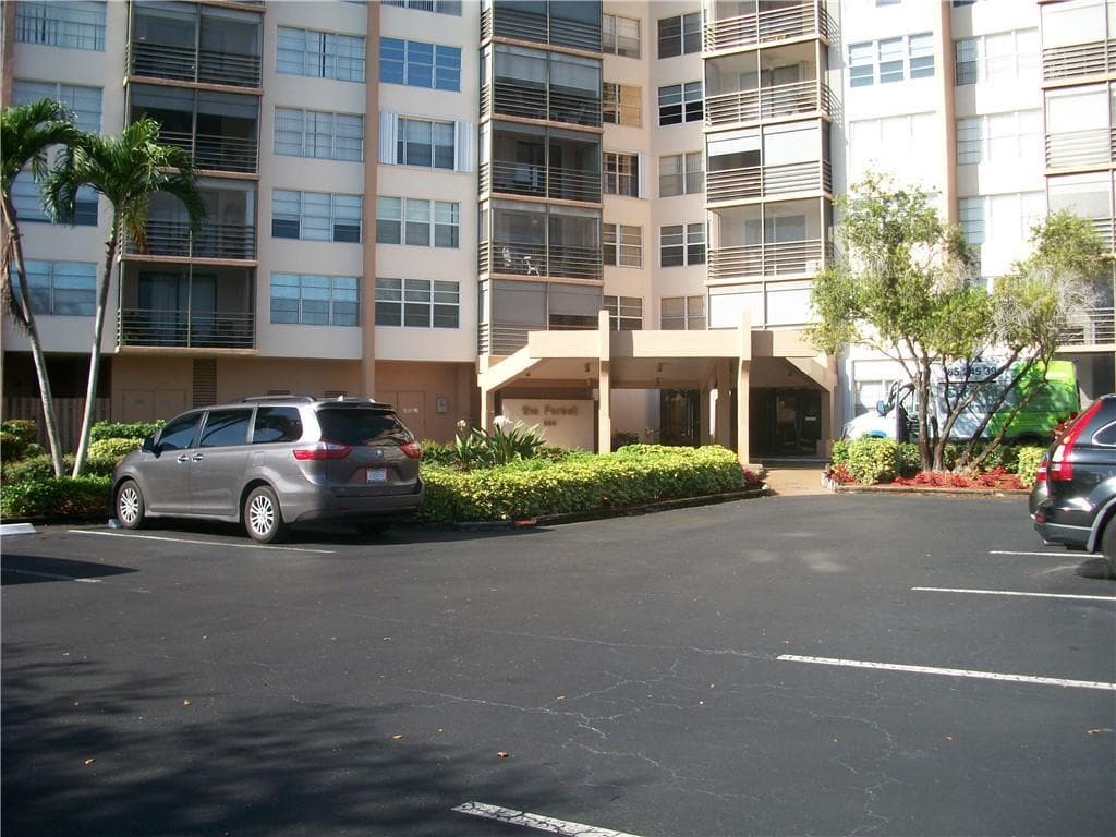 900 SAINT CHARLES Place # 311, Pembroke Pines, FL 33026