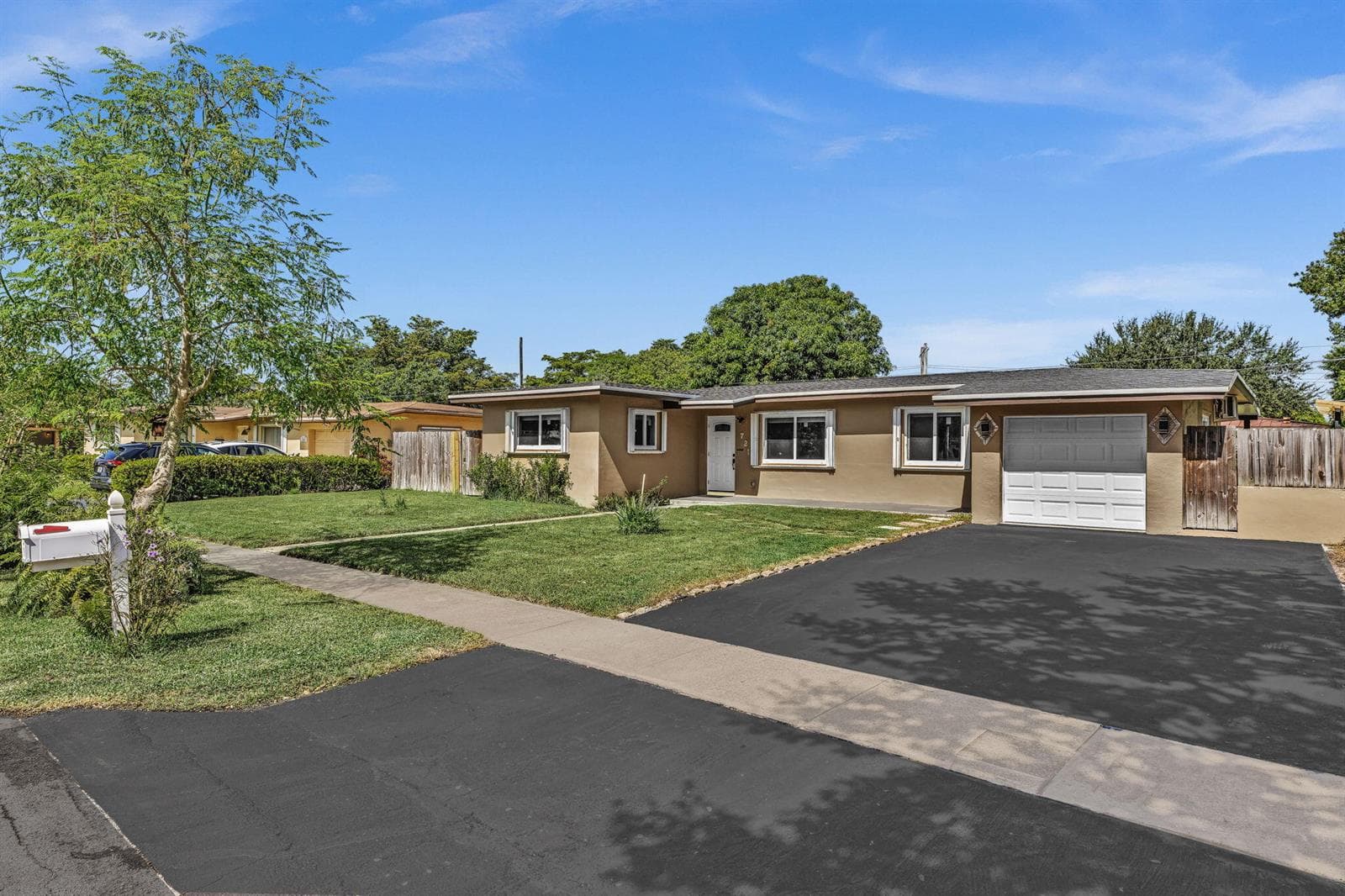 721 FAIRWAY Drive, Plantation, FL 33317 — zdjęcie 2