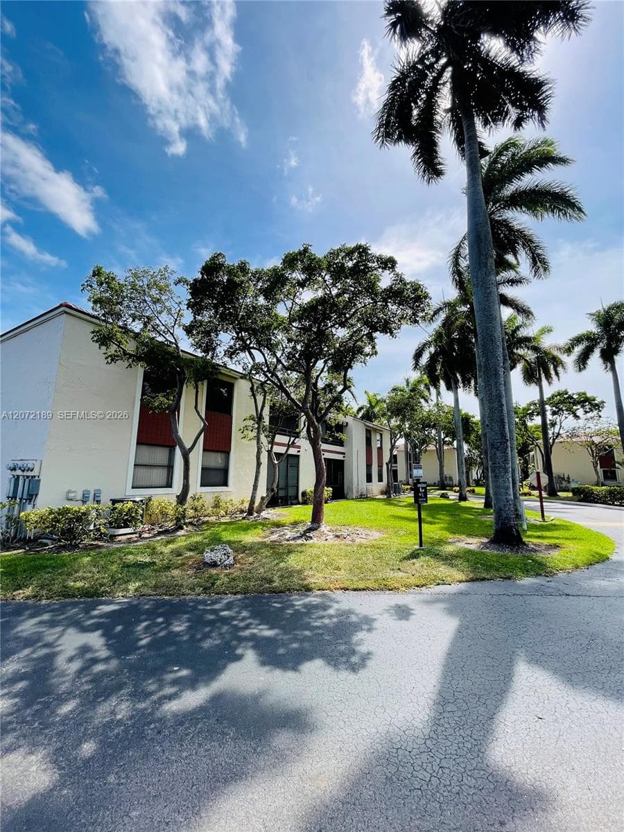 20005 NE 3rd Ct # 5, Miami, FL 33179 — zdjęcie 4