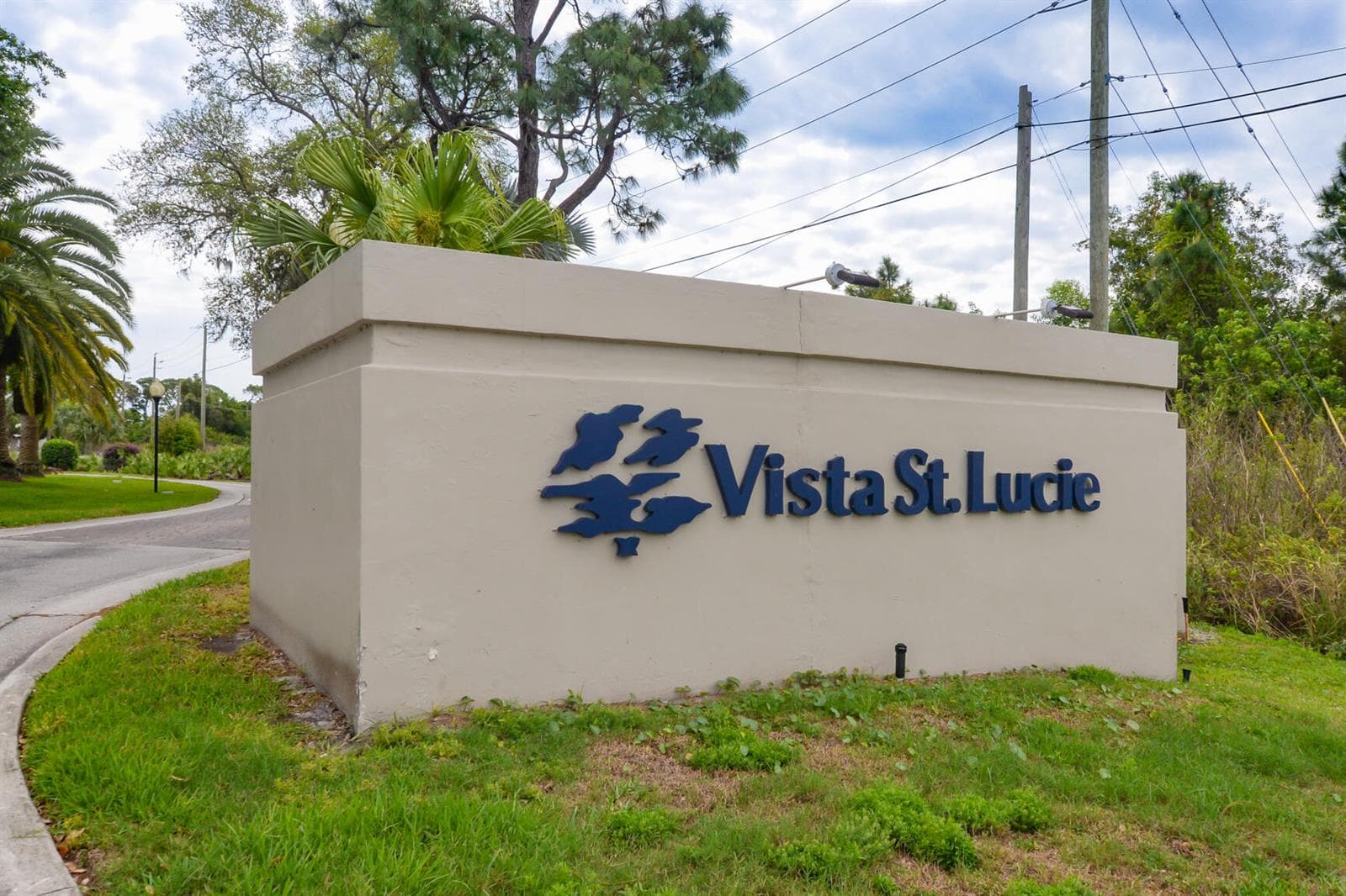 8 Lake Vista Trail, Port St. Lucie, FL 34952