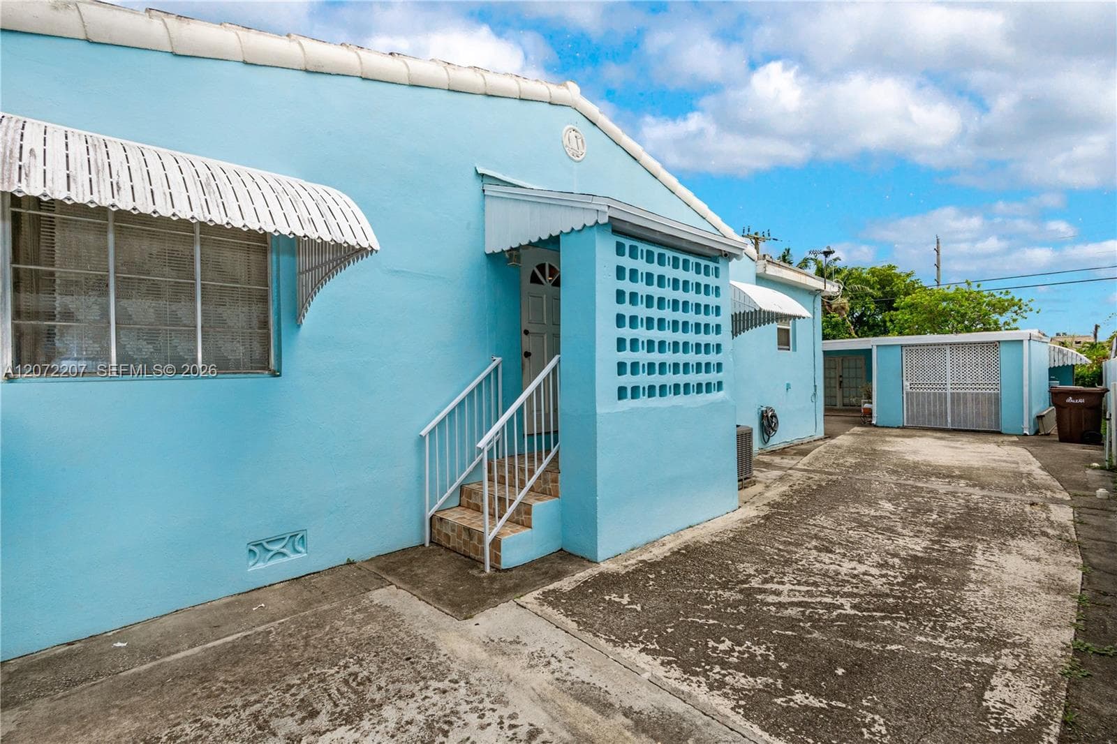 334 E 11th St, Hialeah, FL 33010 — zdjęcie 2