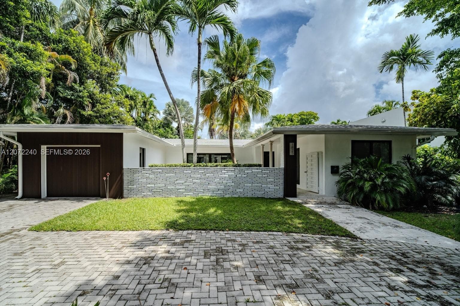1825 Alamanda Dr, North Miami, FL 33181 — zdjęcie 3