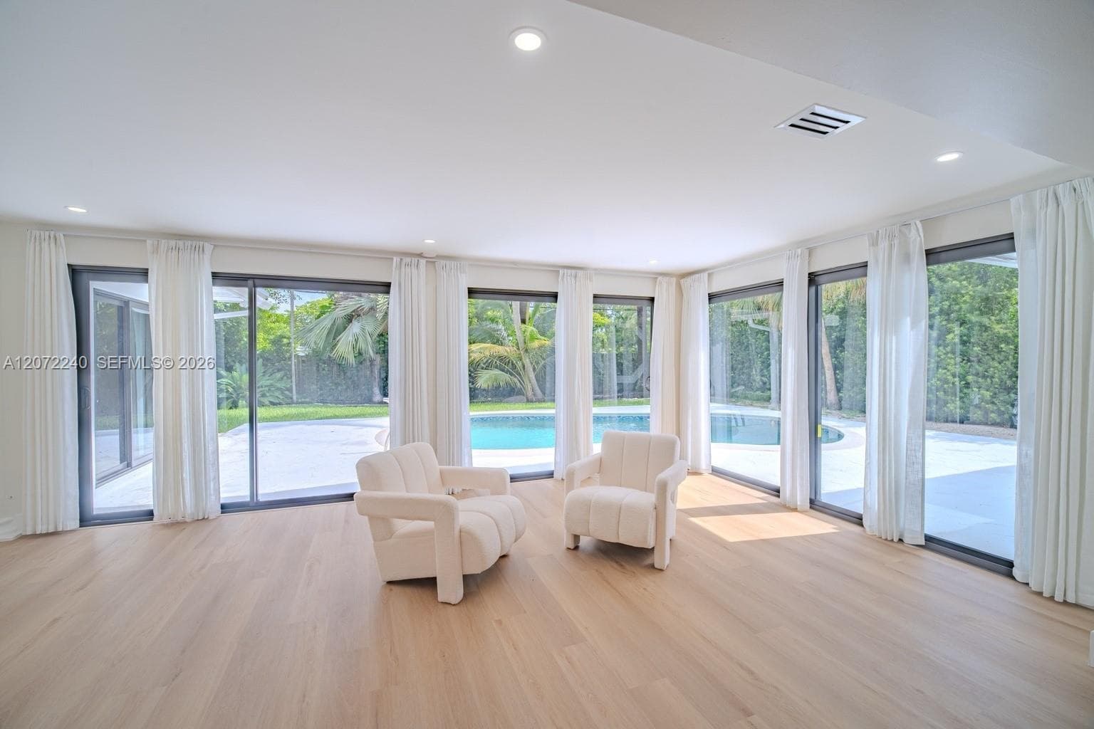 1825 Alamanda Dr, North Miami, FL 33181 — zdjęcie 4