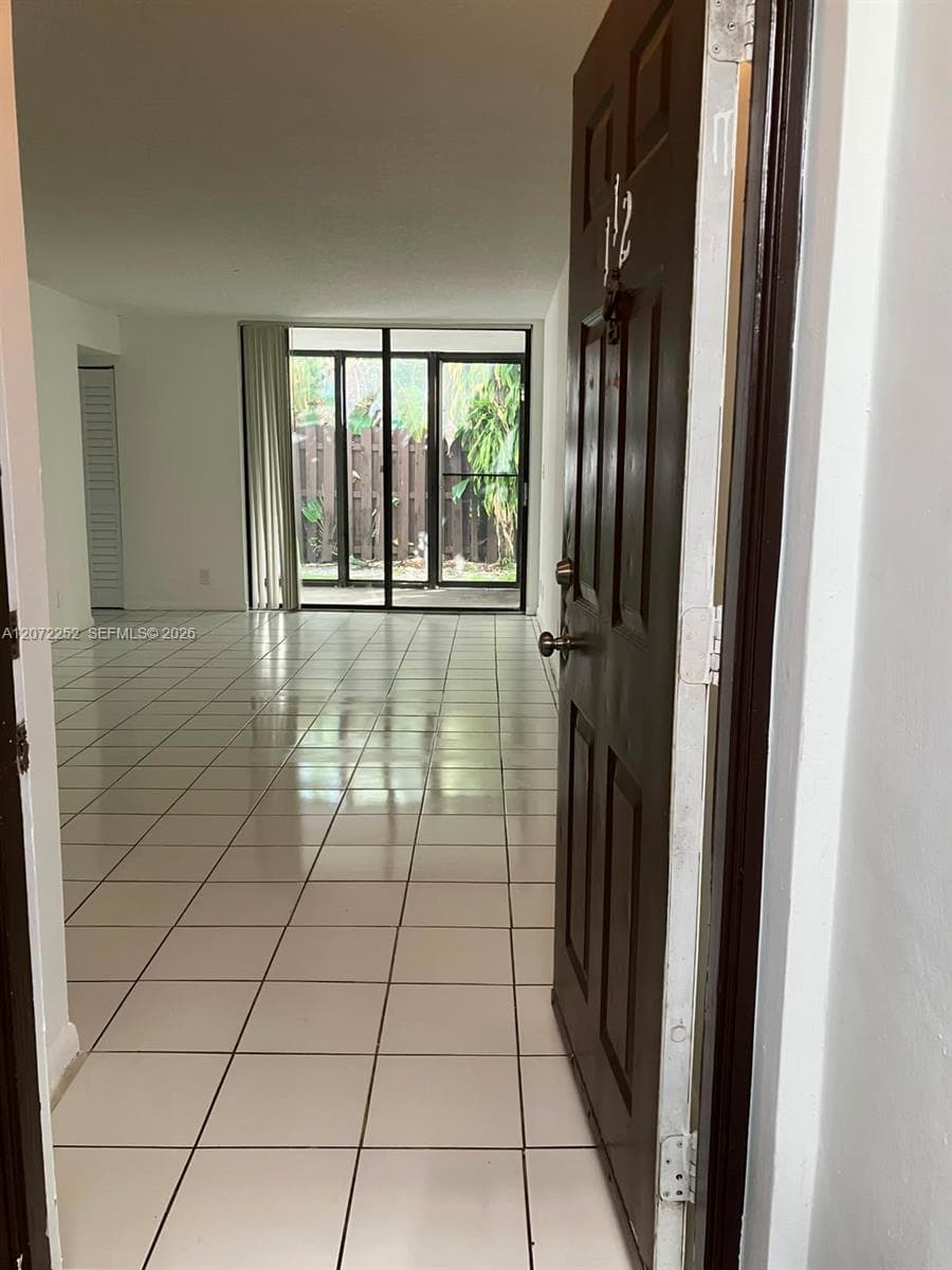213 Lake Pointe Dr # 112, Oakland Park, FL 33309