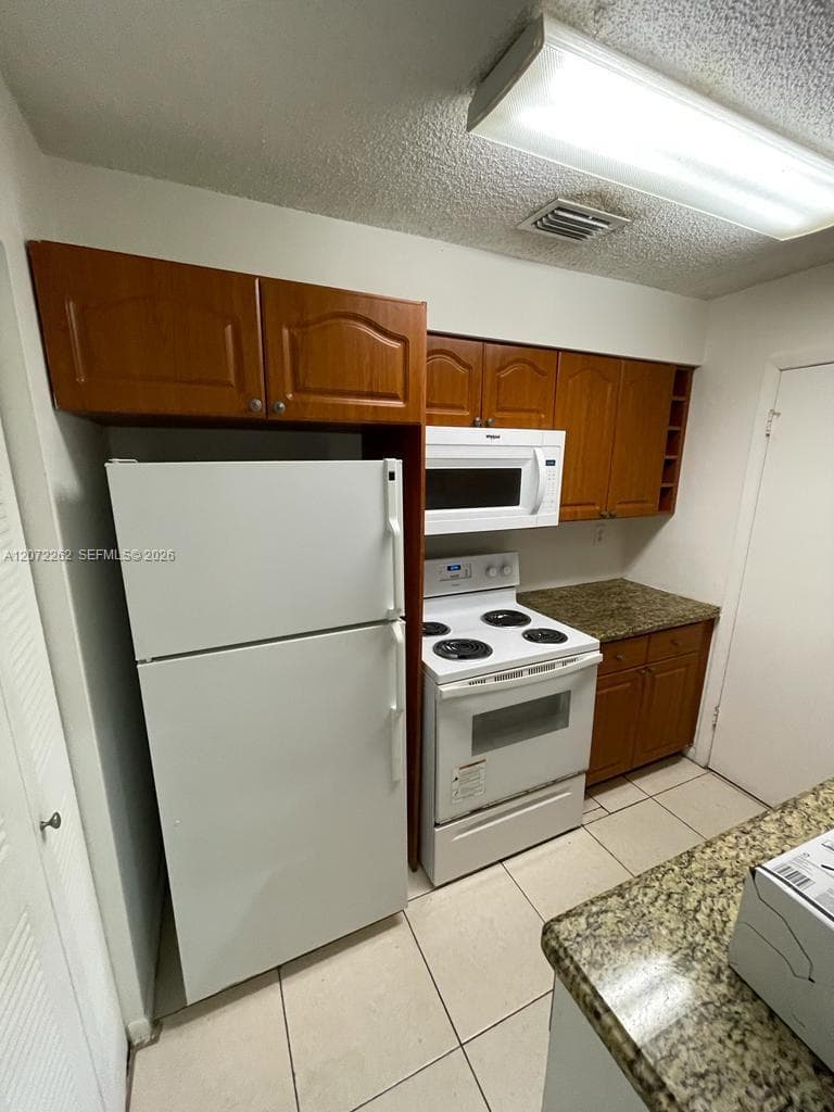 17515 NW 67th Ct # E-22, Hialeah, FL 33015 — zdjęcie 2