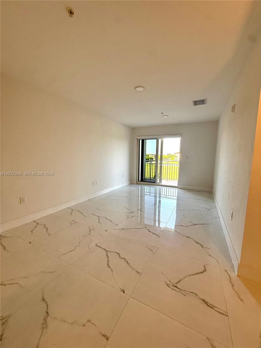 10950 NW 82nd St # 324, Doral, FL 33178 — zdjęcie 2