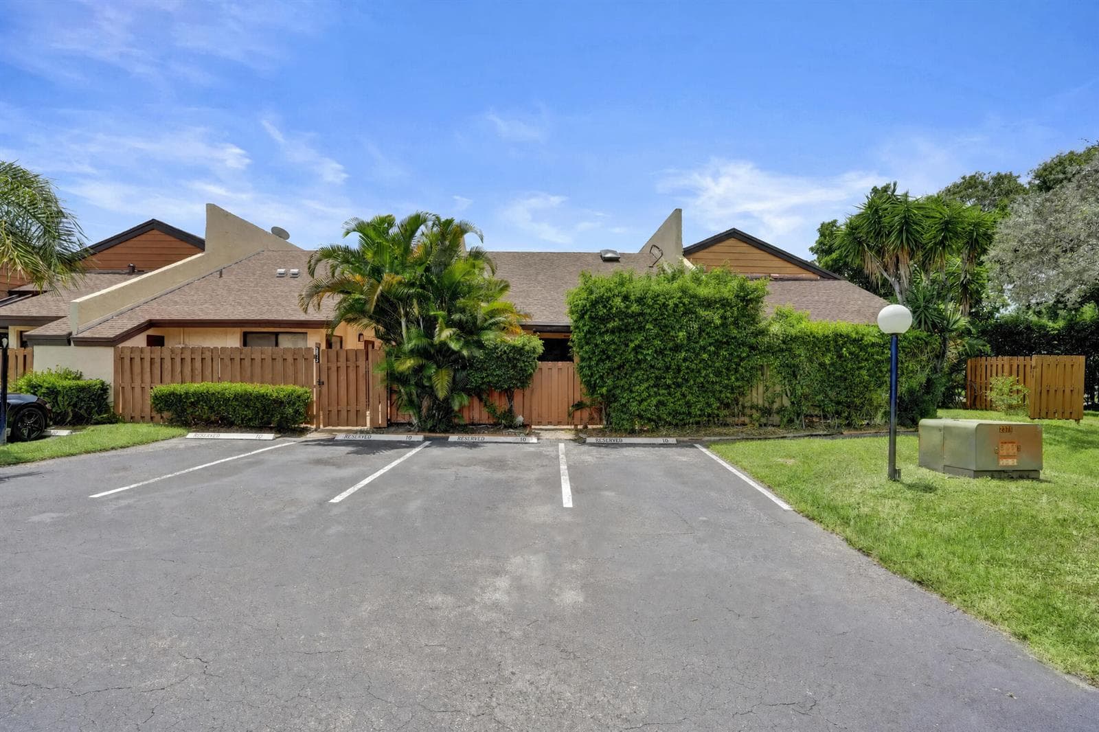 3810 NW 77TH Avenue, Davie, FL 33024