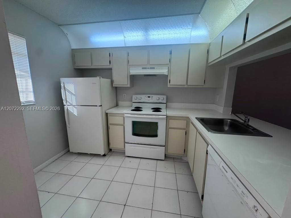 10381 NW 8th St # 102, Pembroke Pines, FL 33026 — zdjęcie 5