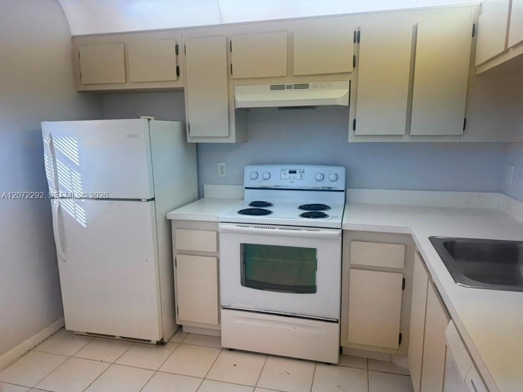 10381 NW 8th St # 102, Pembroke Pines, FL 33026 — zdjęcie 4