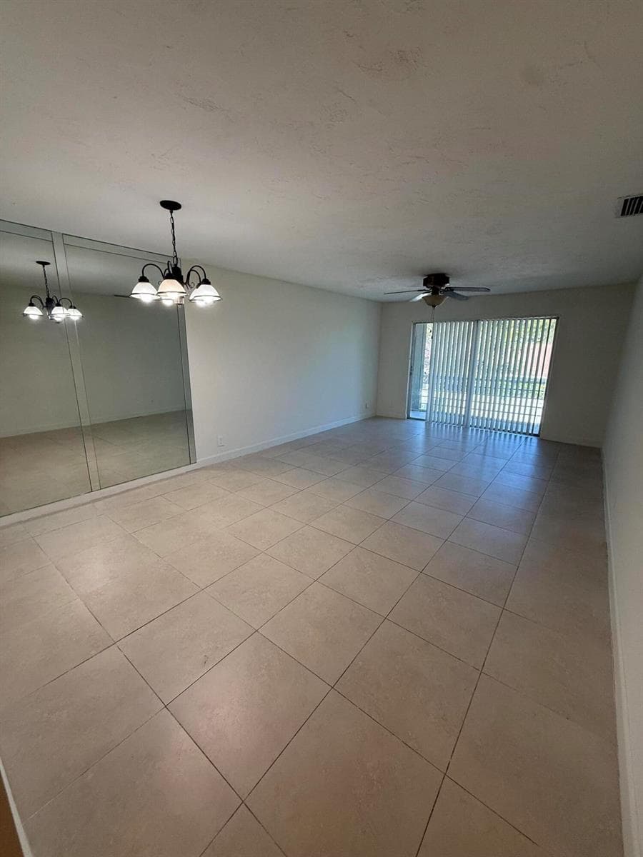 5515 N LAKEWOOD Circle N # 124, Margate, FL 33063