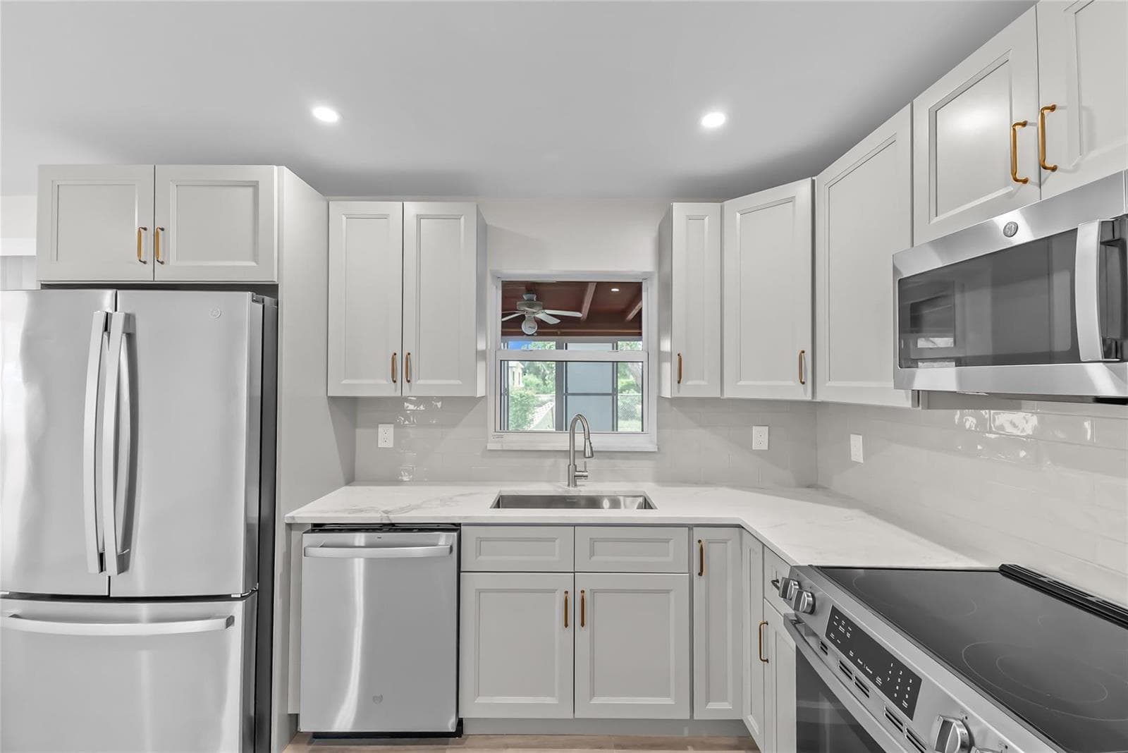 908 LIGHTHOUSE Drive, North Palm Beach, FL 33408 — zdjęcie 3