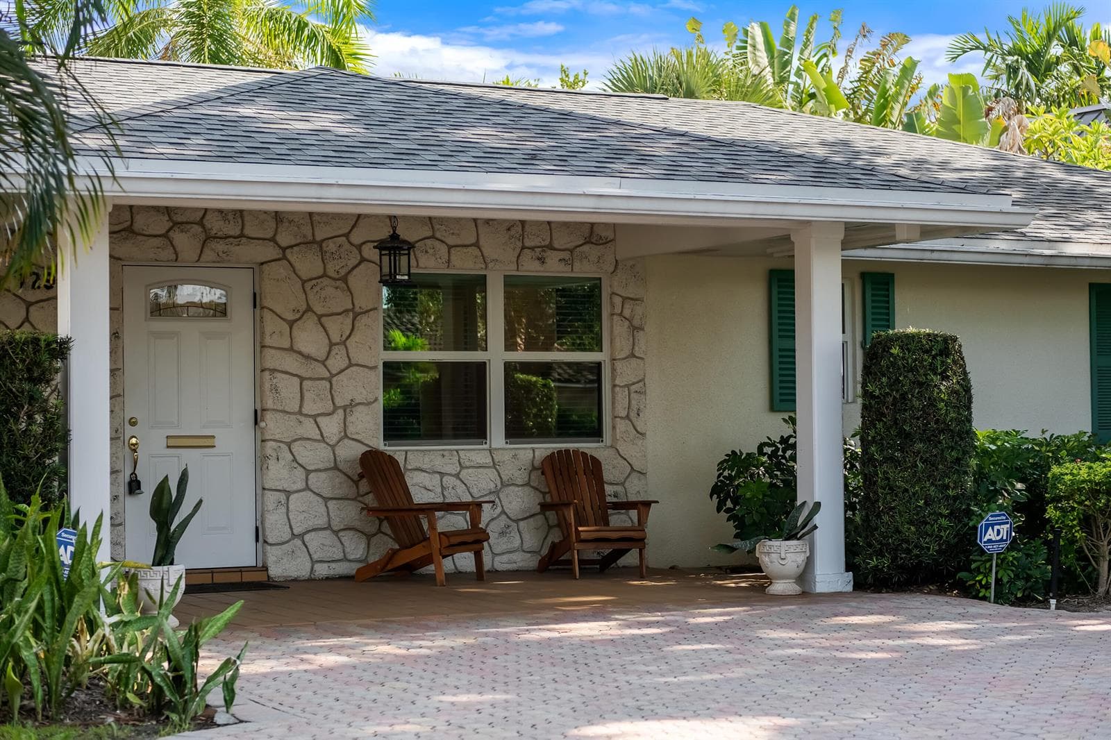 129 Alhambra Place, West Palm Beach, FL 33405 — zdjęcie 2