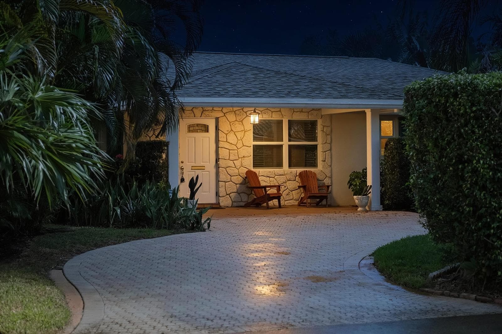 129 Alhambra Place, West Palm Beach, FL 33405