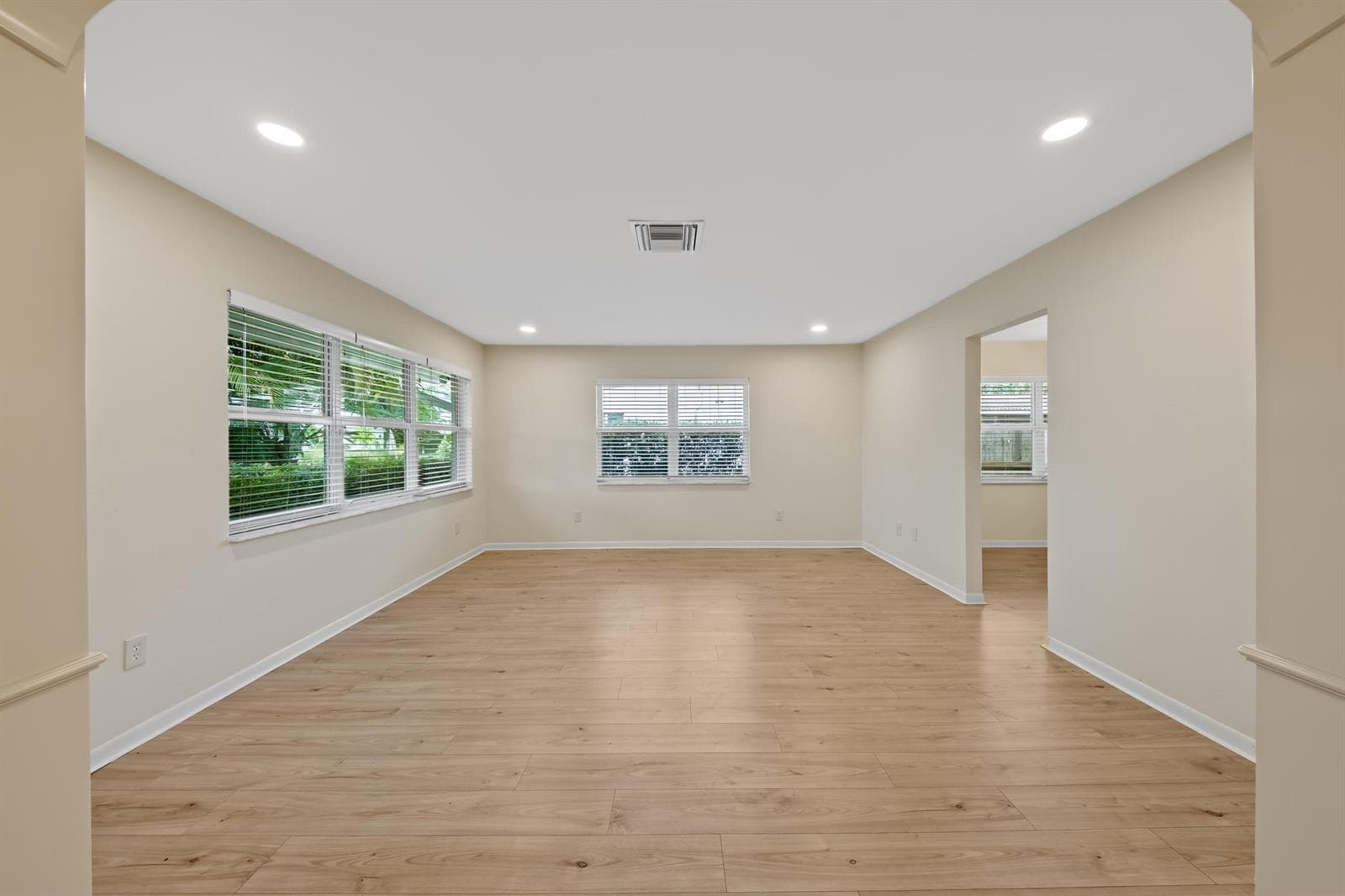129 Alhambra Place, West Palm Beach, FL 33405 — zdjęcie 5