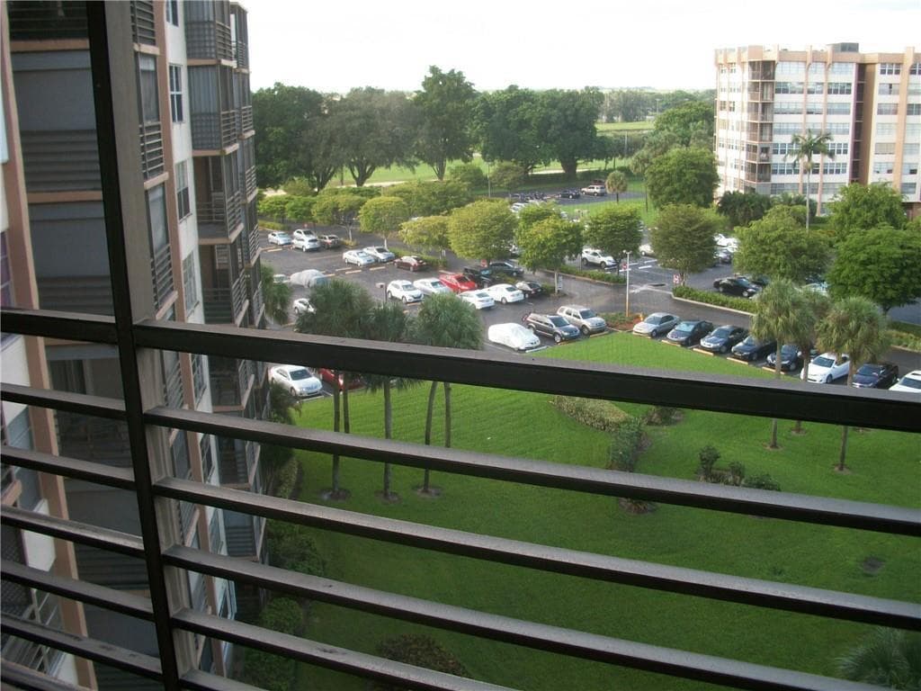 1000 SAINT CHARLES Place # 701, Pembroke Pines, FL 33026 — zdjęcie 2