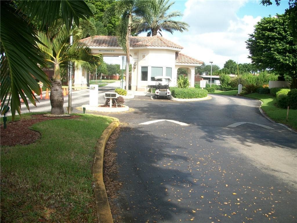 1000 SAINT CHARLES Place # 701, Pembroke Pines, FL 33026 — zdjęcie 3