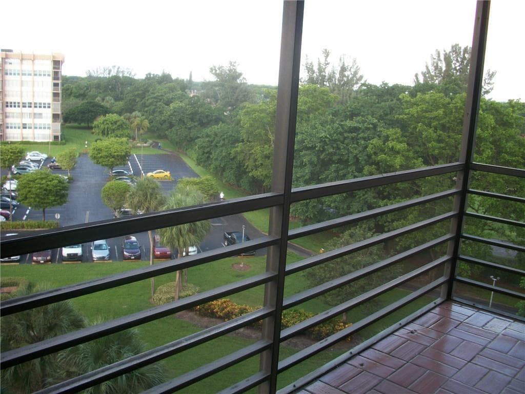 1000 SAINT CHARLES Place # 701, Pembroke Pines, FL 33026