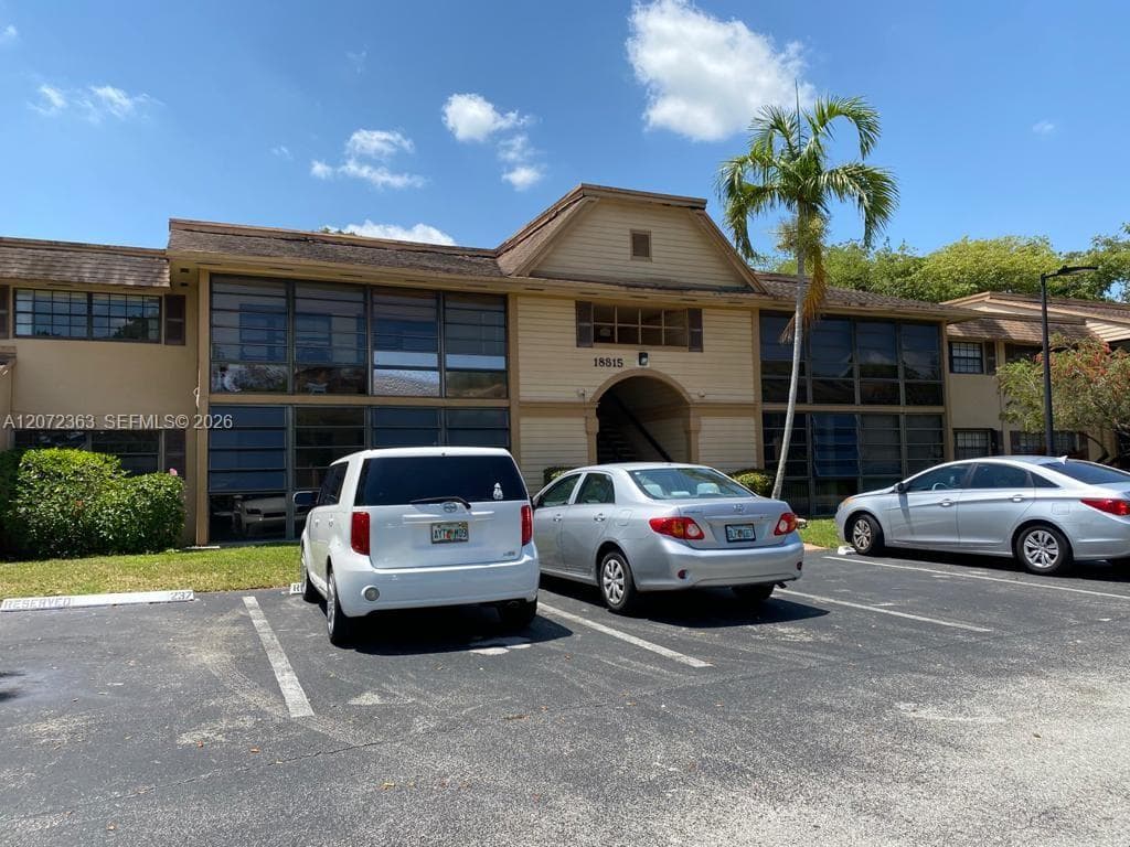 18725 NW 62nd Ave # 111, Hialeah, FL 33015 — zdjęcie 2