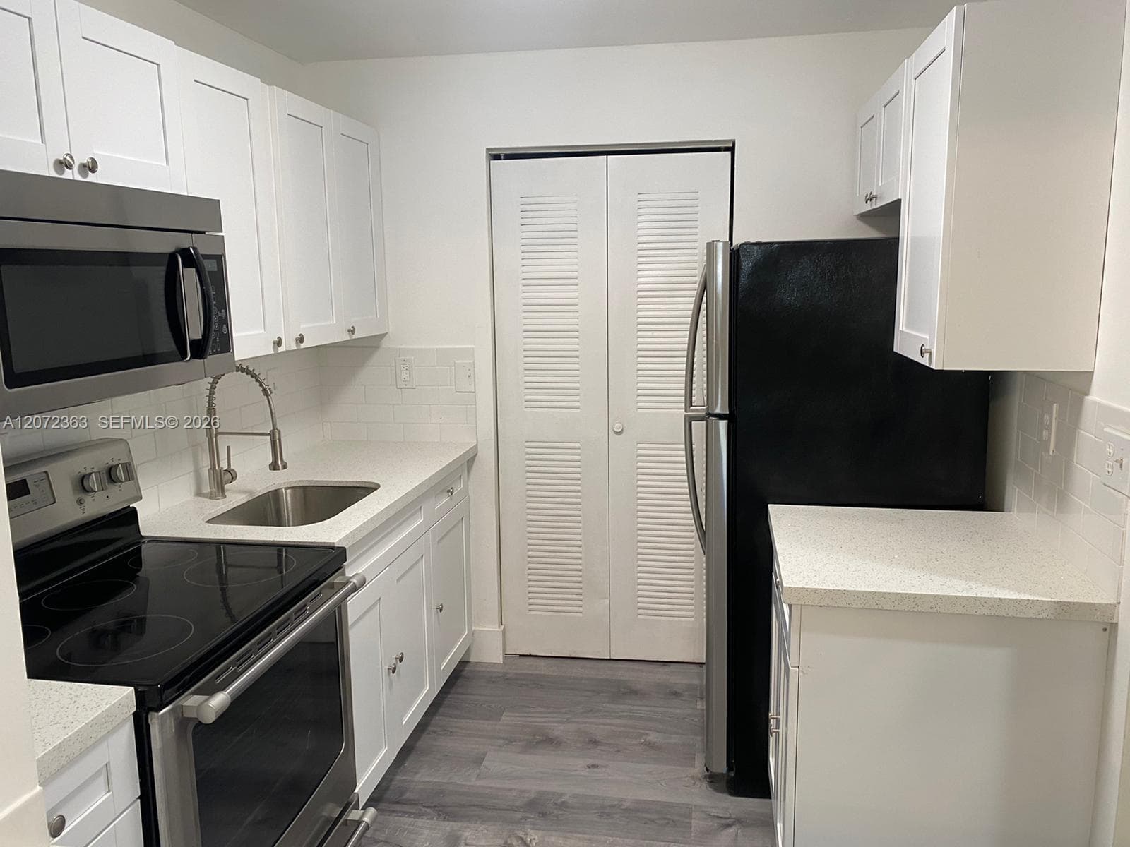 18725 NW 62nd Ave # 111, Hialeah, FL 33015 — zdjęcie 3