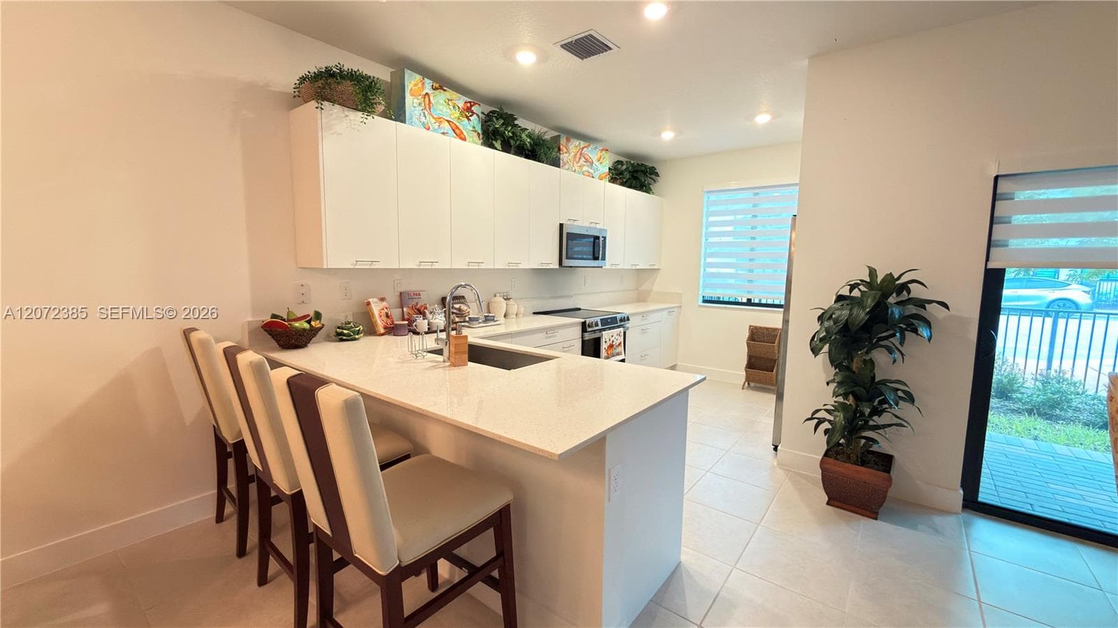 8388 NW 49th St, Doral, FL 33166 — zdjęcie 3