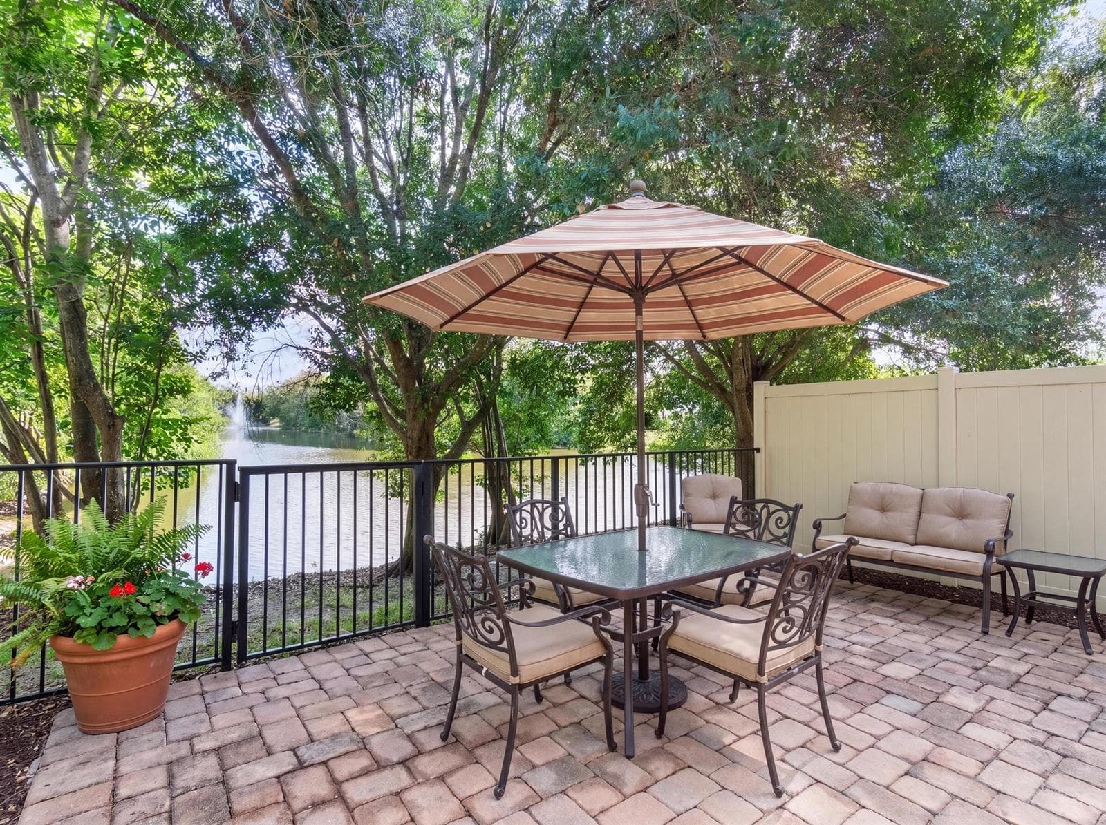 301 LAKE MONTEREY Circle, Boynton Beach, FL 33426 — zdjęcie 2