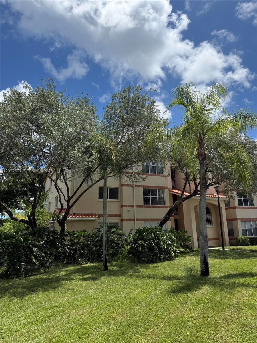 3450 N Pinewalk Dr N # 421, Margate, FL 33063
