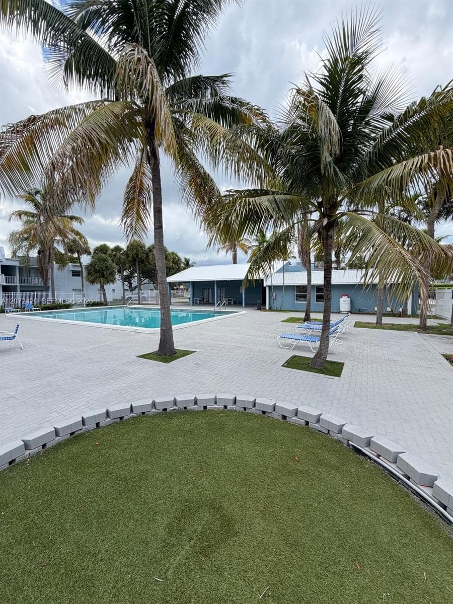 411 Executive Center Dr # 109, West Palm Beach, FL 33401 — zdjęcie 2
