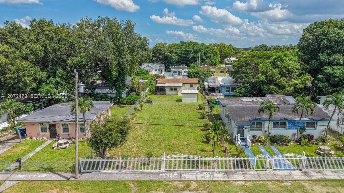 1967 NW 52nd St, Miami, FL 33142 — zdjęcie 2