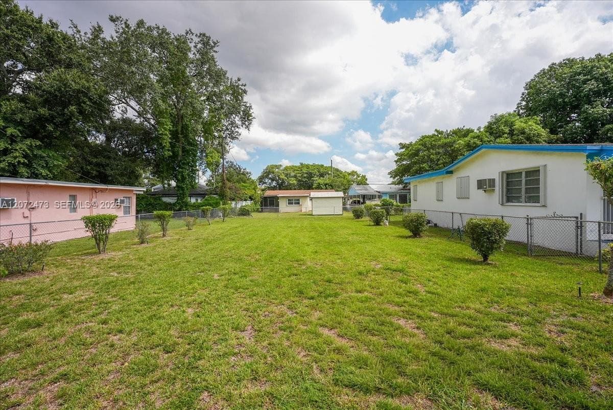 1967 NW 52nd St, Miami, FL 33142 — zdjęcie 3
