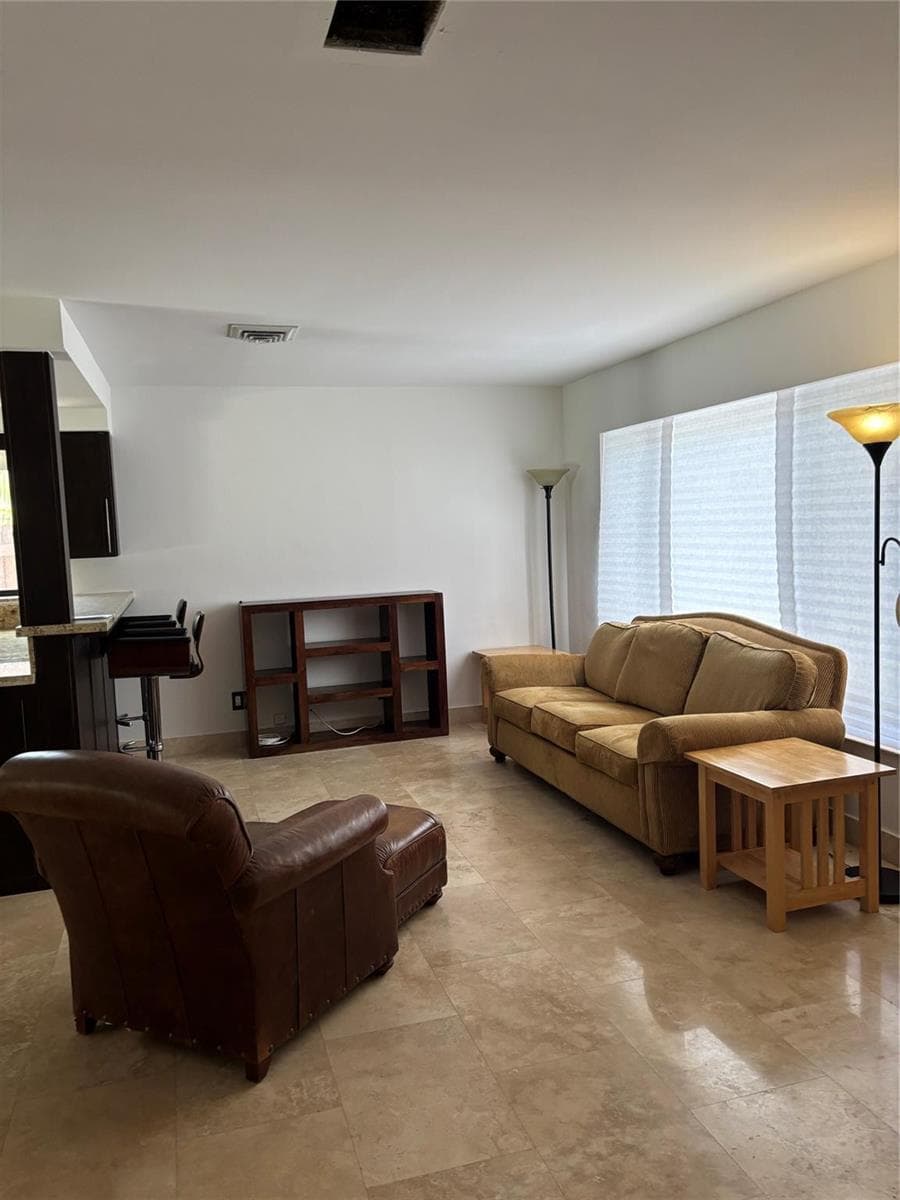1126 LINCOLN Street, Hollywood, FL 33019 — zdjęcie 2