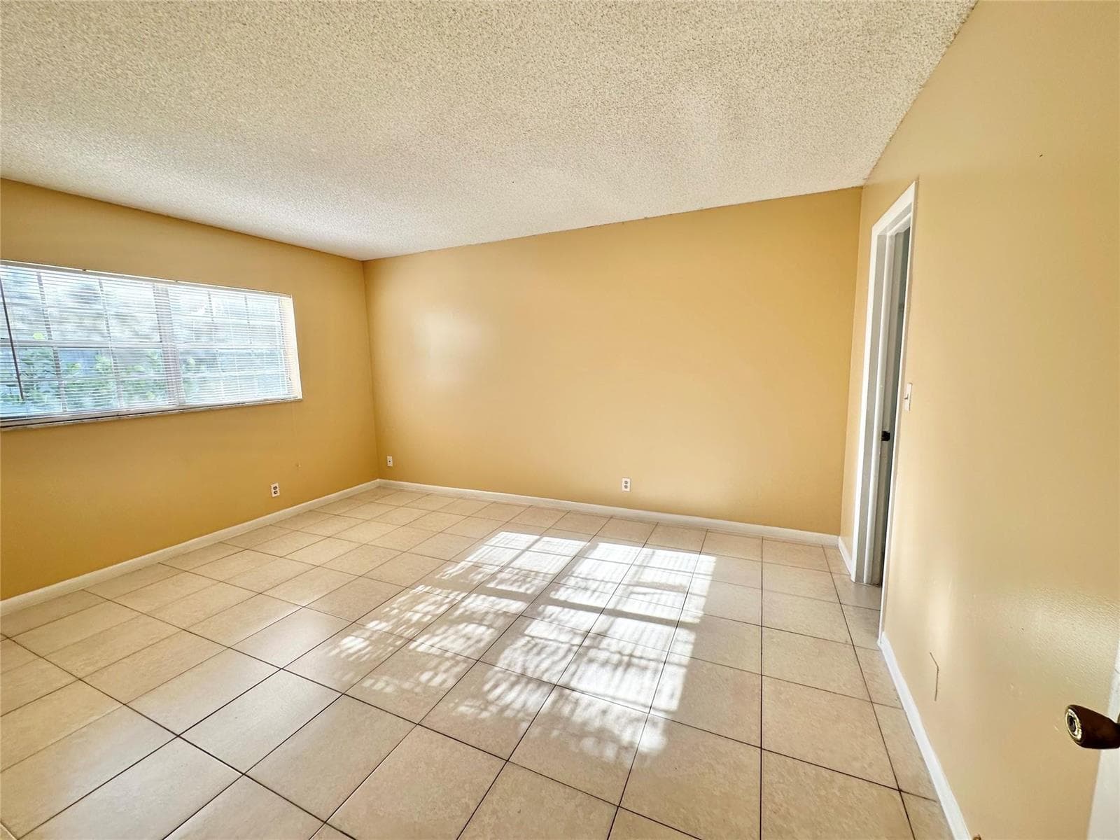 8900 W SAMPLE Road # 106, Coral Springs, FL 33065 — zdjęcie 2