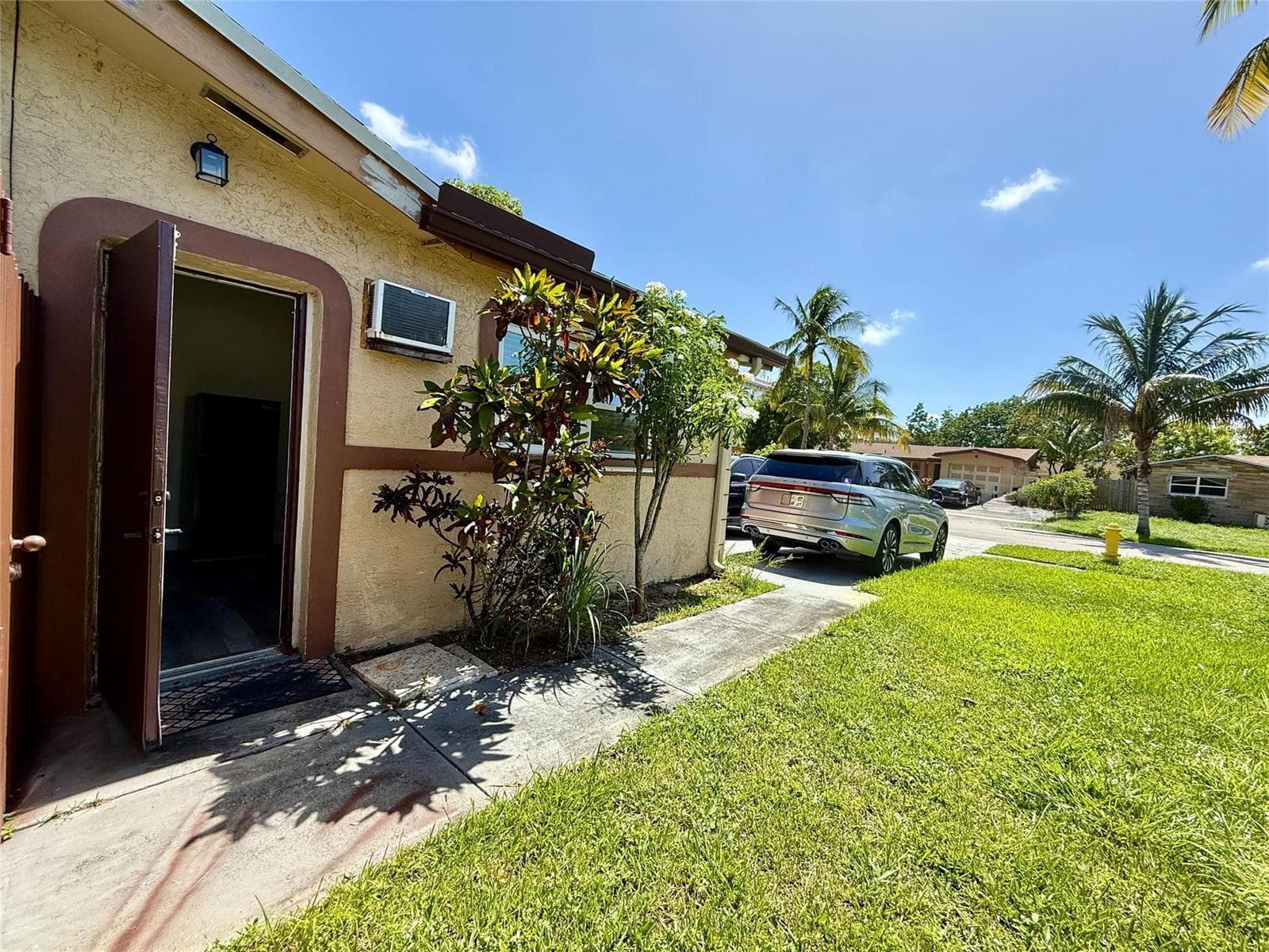 3548 NW 39th Avenue, Lauderdale Lakes, FL 33309 — zdjęcie 2