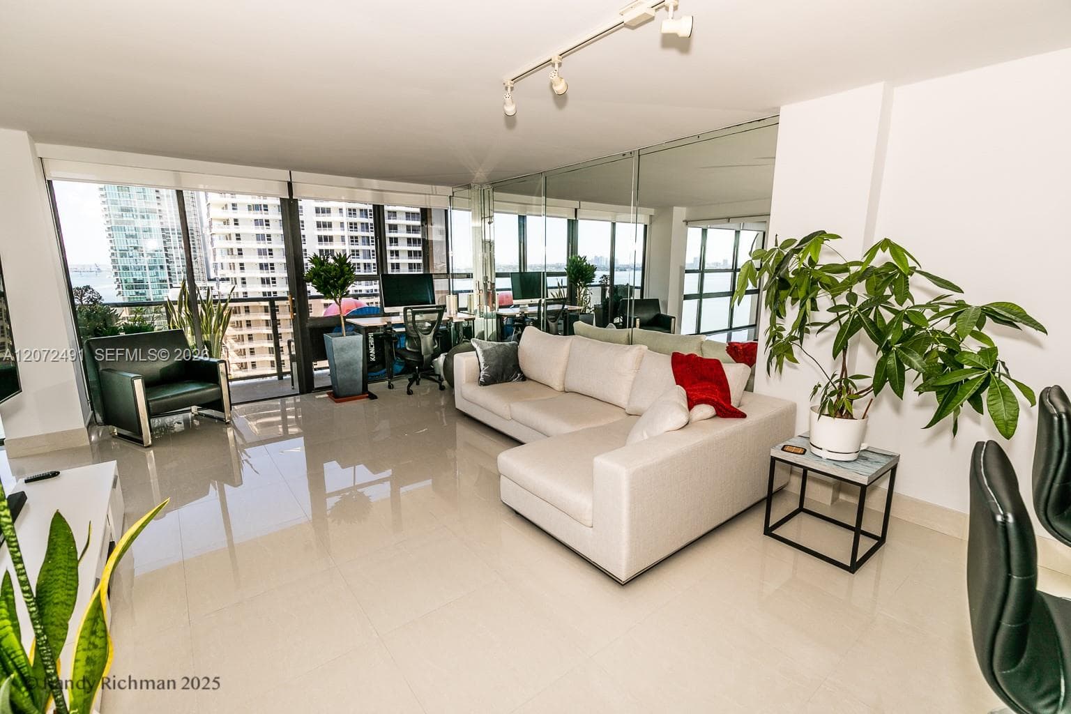600 NE 36th St # 1820, Miami, FL 33137 — zdjęcie 3