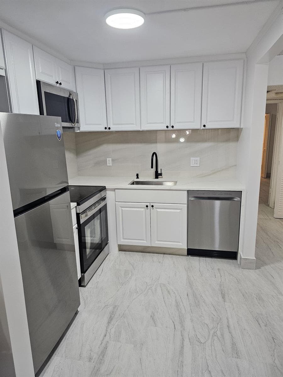 555 Purdy Lane # 114, Palm Springs, FL 33461