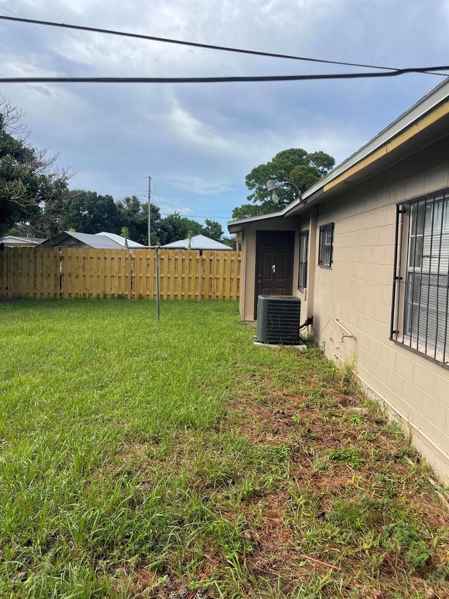 805 N 27TH Street, Fort Pierce, FL 34947 — zdjęcie 2