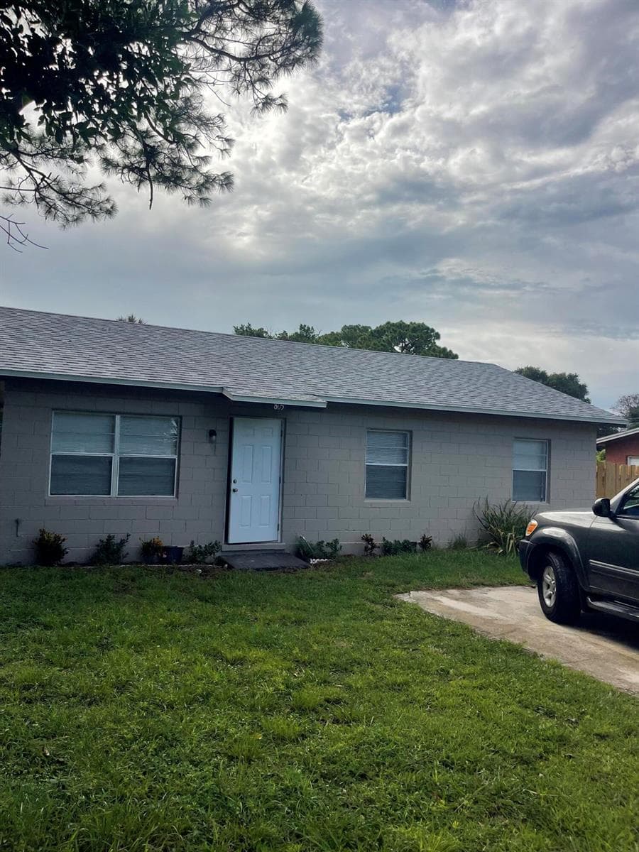 805 N 27TH Street, Fort Pierce, FL 34947