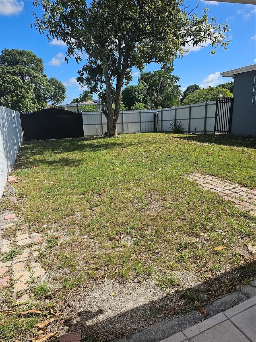 331 NW 195th Ter, Miami Gardens, FL 33169 — zdjęcie 5