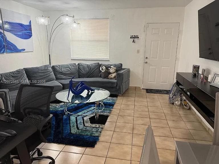 4655 Palm Ave # 209, Hialeah, FL 33012 — zdjęcie 2