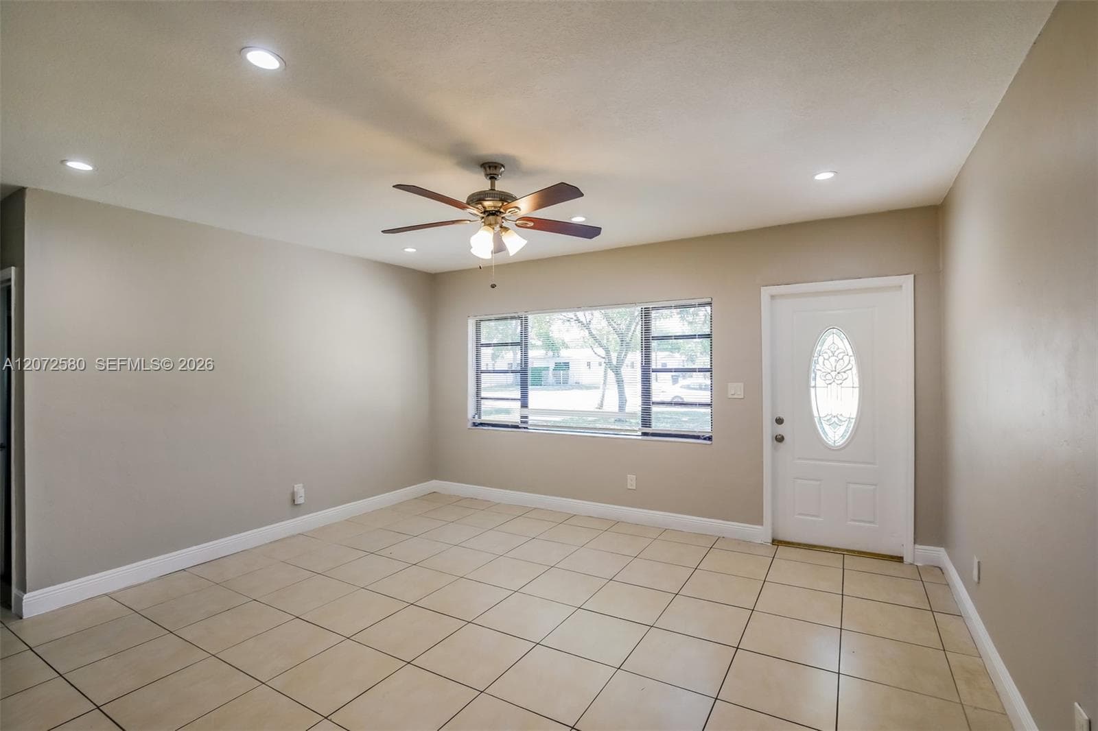 1761 NE 170th St, North Miami Beach, FL 33162 — zdjęcie 2