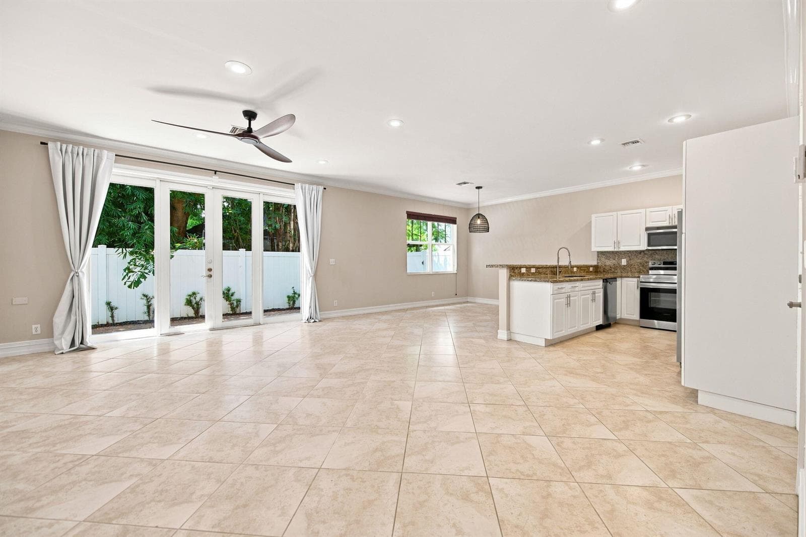 3434 NE 13TH Avenue, Oakland Park, FL 33334 — zdjęcie 2
