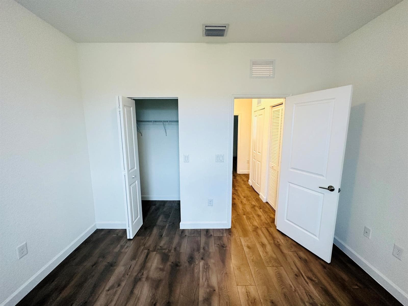 346 NE 208TH Terrace, Miami, FL 33179 — zdjęcie 2